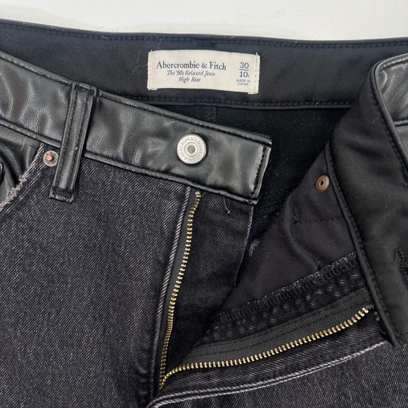 Abercrombie & Fitch Black 90s Relaxed High Rise Straight Leg Mixed Jean 30/10R - Picture 10 of 13